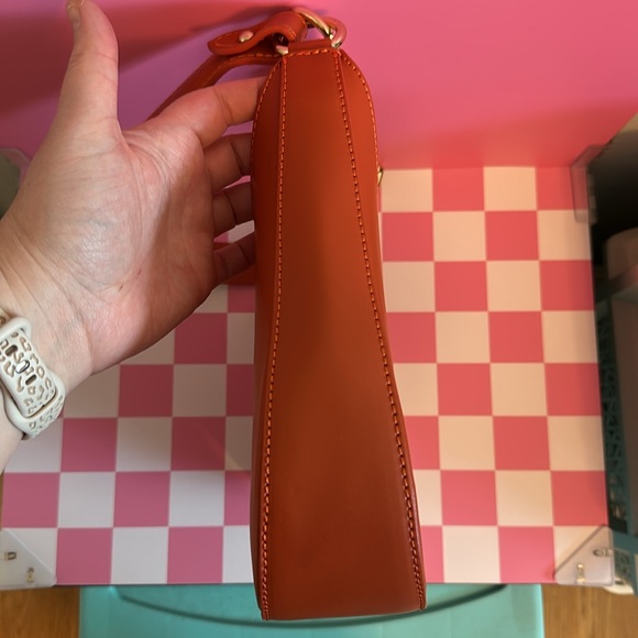 Italian Leather Deep Orange Crossbody Bag with Gold Chain. Excellent Condition. - Picture 5 of 10